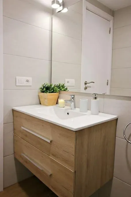 Soleado Y Flamante Apartamento En Los Cristianos De Membrillosuites Los Cristianos (Tenerife)