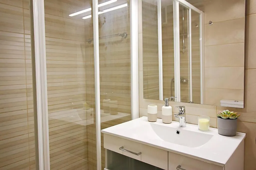 Soleado Y Flamante Apartamento En Los Cristianos De Membrillosuites Lejlighed